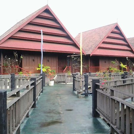 Hotel Pantai Gapura Makassar Bagian luar foto