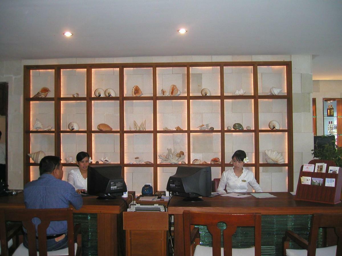 Hotel Pantai Gapura Makassar Bagian luar foto